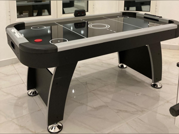 أسود و رمادي  طاولة الهوكي