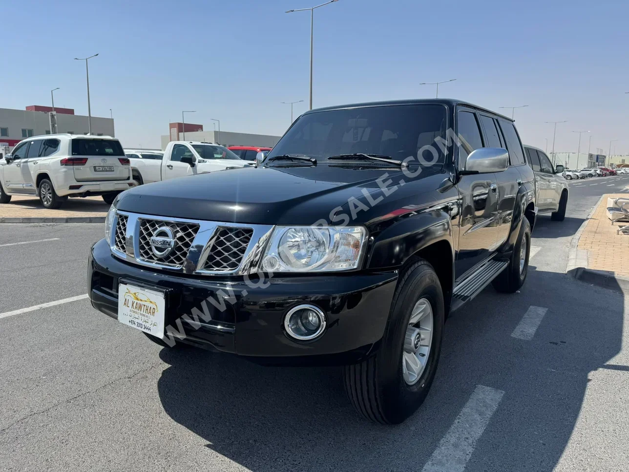 نيسان باترول سفاري 2024 عادي 76,000 كم 6 سلندر دفع رباعي اس يو في أسود تحت الضمان