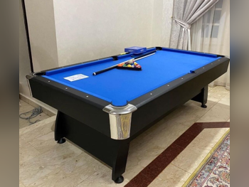 ازرق  طاولة بلياردو