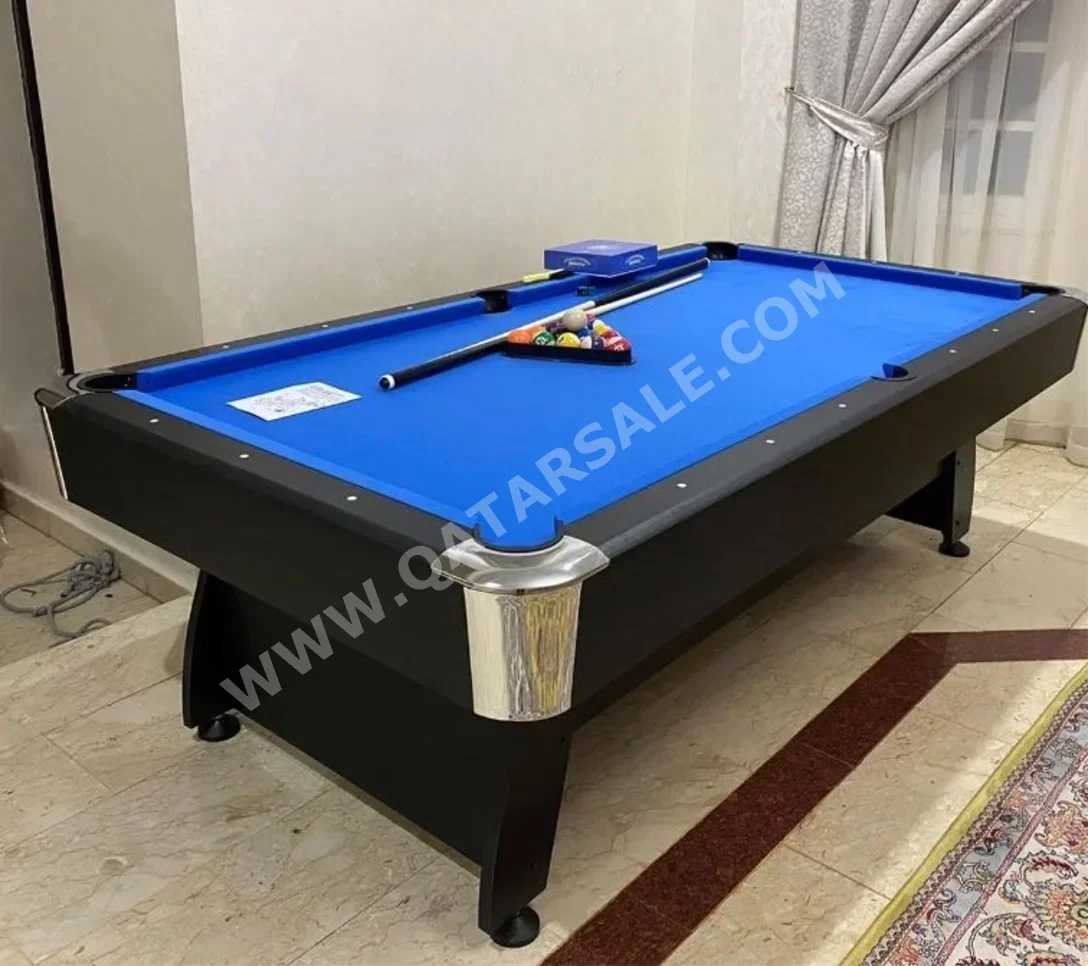 ازرق  طاولة بلياردو