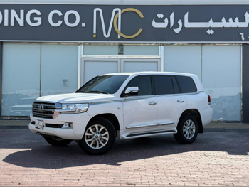 Toyota  Land Cruiser  VXR  2017  Automatic  430,000 Km  8 Cylinder  Four Wheel Drive (4WD)  SUV  White
