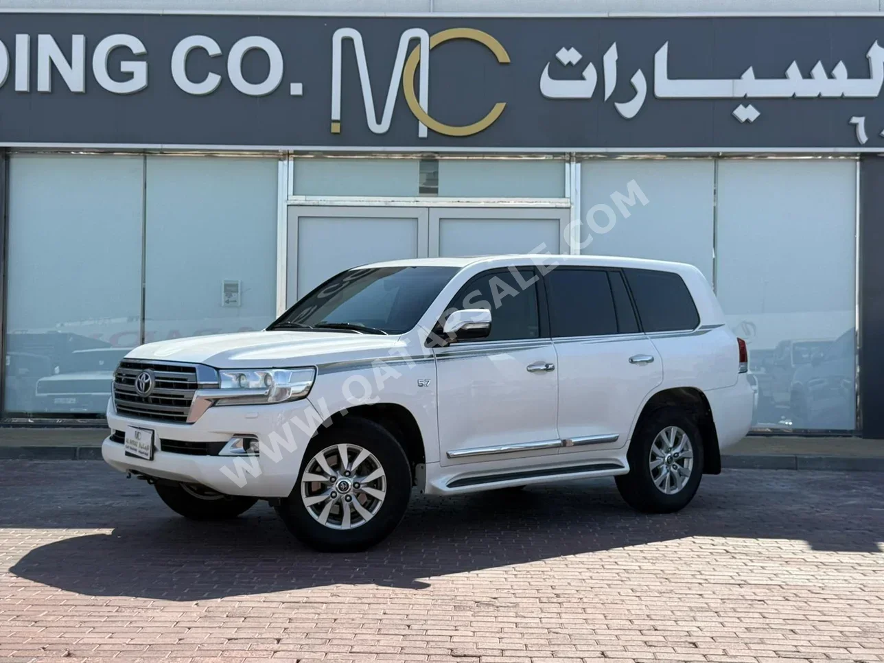تويوتا  لاند كروزر  في اكس ار  2017  اوتوماتيك  430,000 كم  8 سلندر  دفع رباعي  اس يو في  أبيض