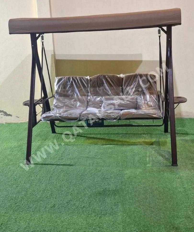 الأرائك والكنب والكراسي كنبة بثلاث مقاعد  - جلد اصلي  - اللون البيج  - سرير أريكة