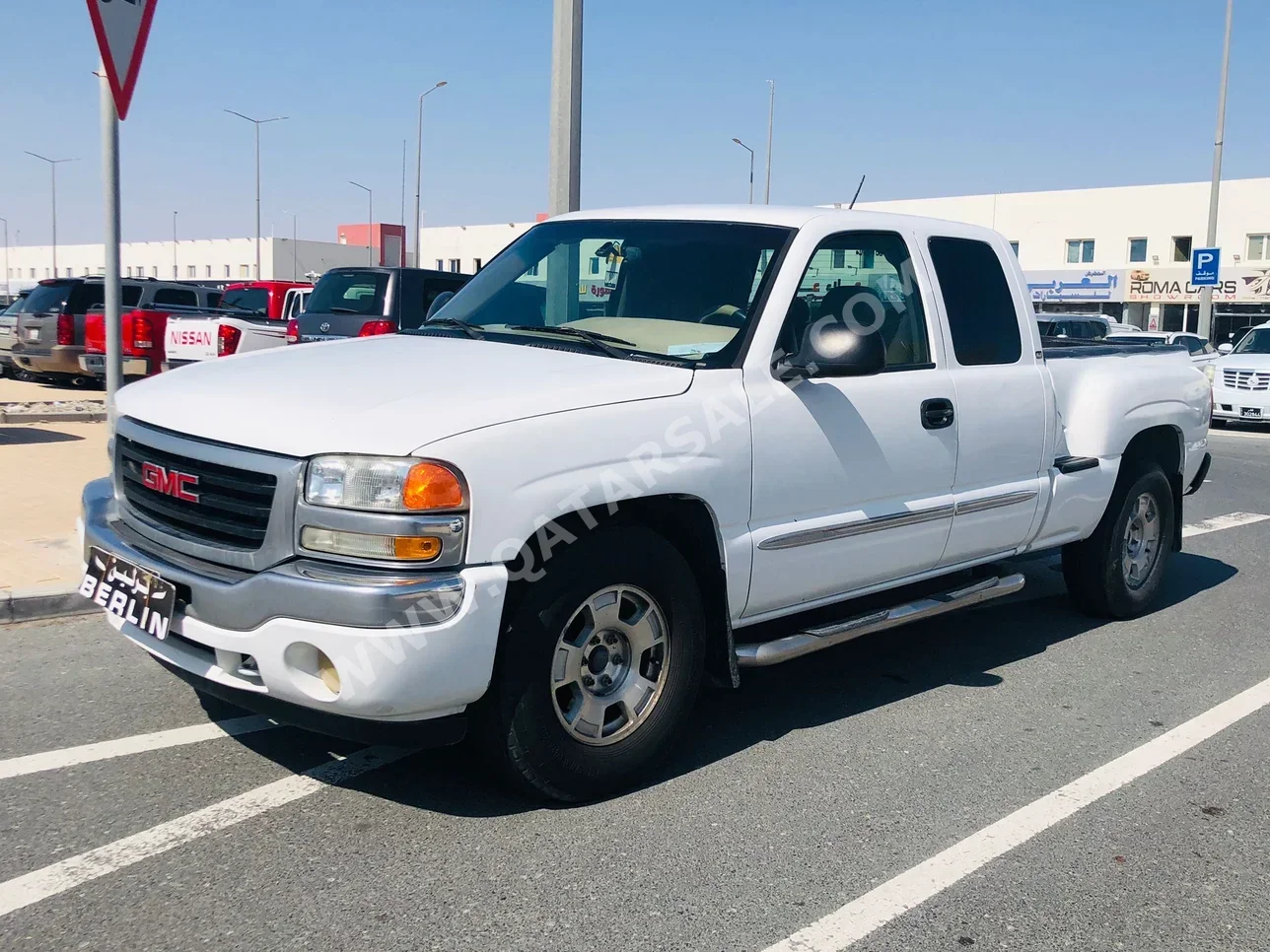 GMC  Sierra  2005  Automatic  399,000 Km  8 Cylinder  Four Wheel Drive (4WD)  Pick Up  White