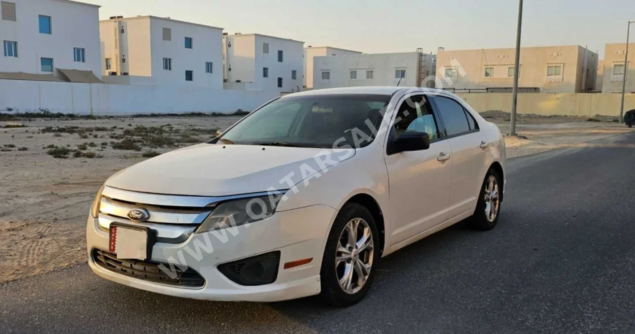 فورد فيوشن 2012 اوتوماتيك 297,000 كم 4 سلندر سحب امامي سيدان أبيض تحت الضمان