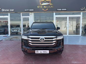 تويوتا  لاند كروزر  جي اكس ار توين توربو  2023  اوتوماتيك  109,000 كم  6 سلندر  دفع رباعي  اس يو في  أسود
