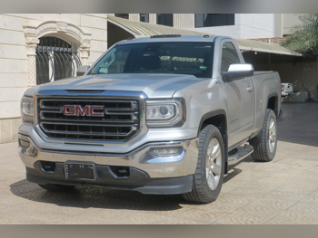 جي ام سي  سييرا  1500  2016  اوتوماتيك  215,000 كم  8 سلندر  دفع رباعي  بيكب  فضي