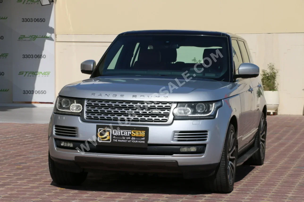 Land Rover  Range Rover  Vogue  2016  Automatic  200,000 Km  8 Cylinder  Four Wheel Drive (4WD)  SUV  Silver