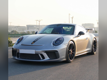 Porsche  911  GT3 Clubsport  2018  Manual  17,000 Km  6 Cylinder  Rear Wheel Drive (RWD)  Coupe / Sport  Silver  With Warranty