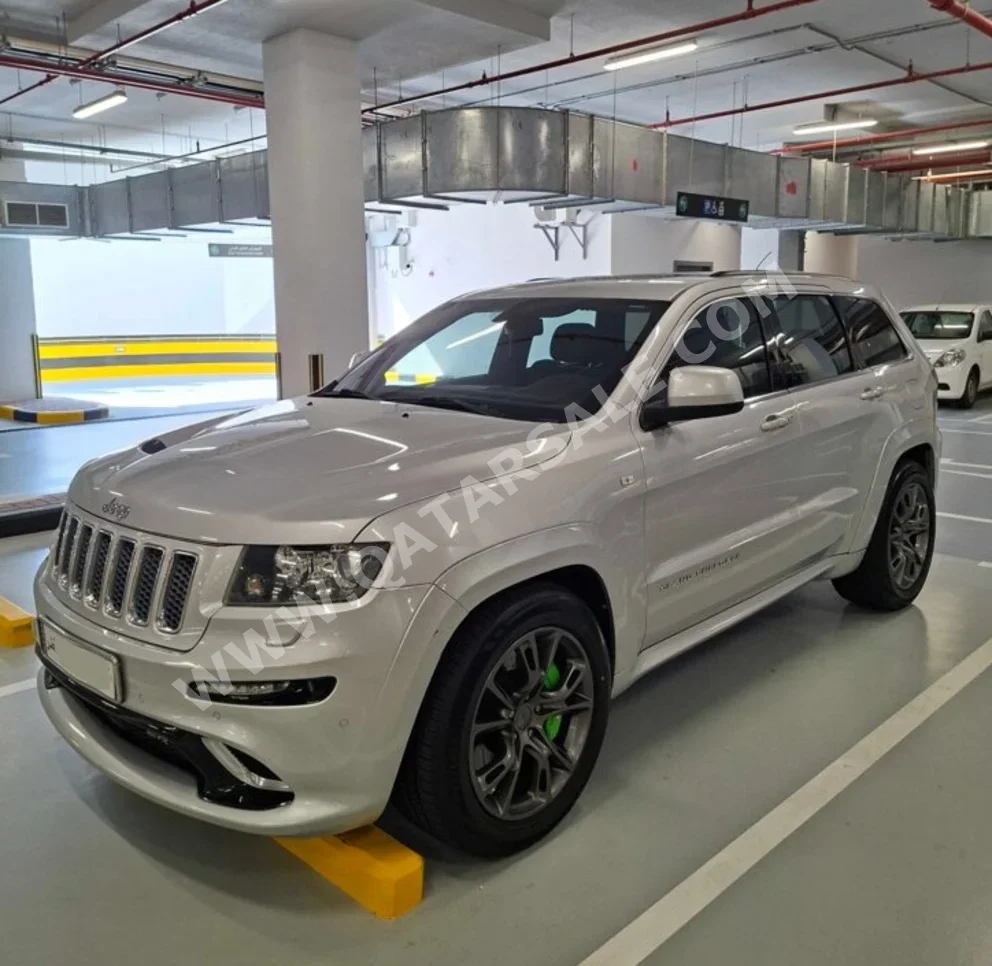 جييب  جراند شيروكي  اس ار تي-8  2012  اوتوماتيك  163,000 كم  8 سلندر  دفع رباعي  اس يو في  فضي