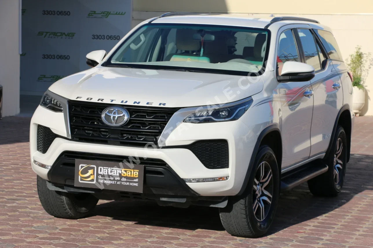 Toyota  Fortuner  2022  Automatic  139,000 Km  4 Cylinder  Four Wheel Drive (4WD)  SUV  White