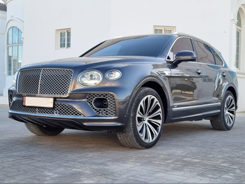 بنتلي  بينتايجا  2022  اوتوماتيك  97,000 كم  8 سلندر  دفع رباعي  اس يو في  رمادي