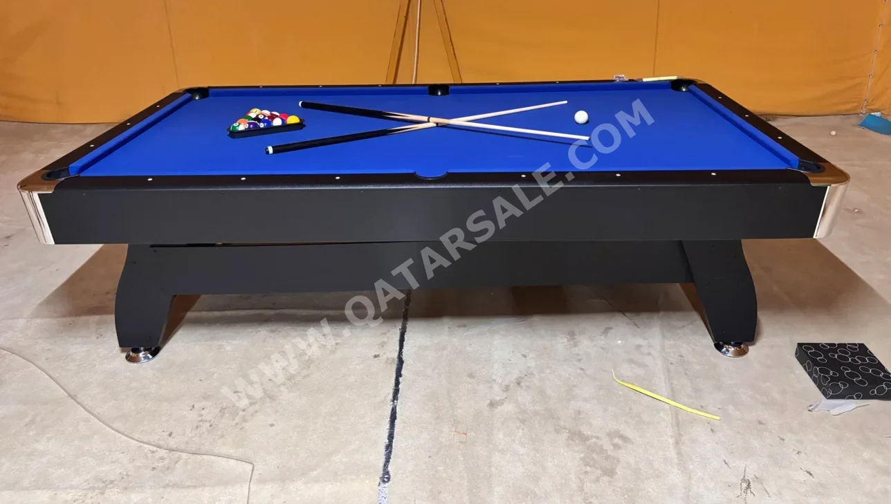 ازرق  طاولة بلياردو