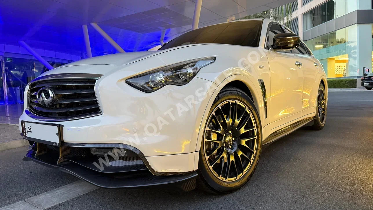 انفنيتي اف اكس فيتل 2013 اوتوماتيك 56,000 كم 8 سلندر دفع رباعي اس يو في أبيض لؤلؤي