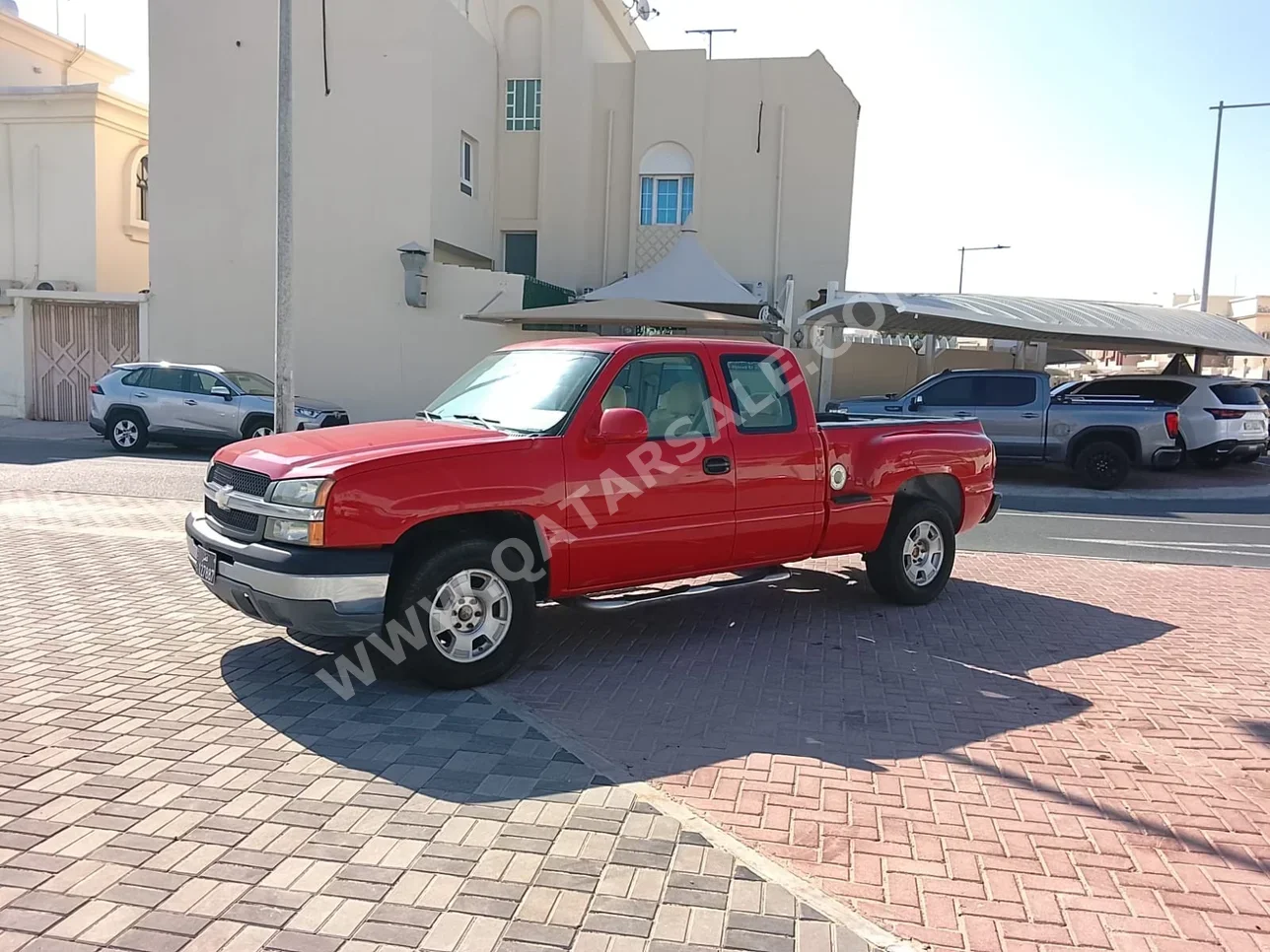 Chevrolet  Silverado  LTZ  2005  Automatic  270,000 Km  8 Cylinder  Four Wheel Drive (4WD)  Pick Up  Red