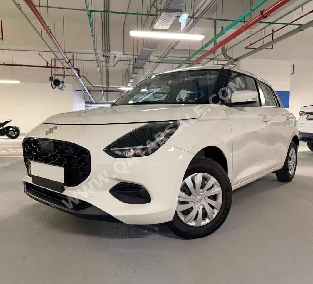 سوزوكي سويفت 2025 اوتوماتيك 0 كم 4 سلندر سحب امامي هاتشباك أبيض تحت الضمان