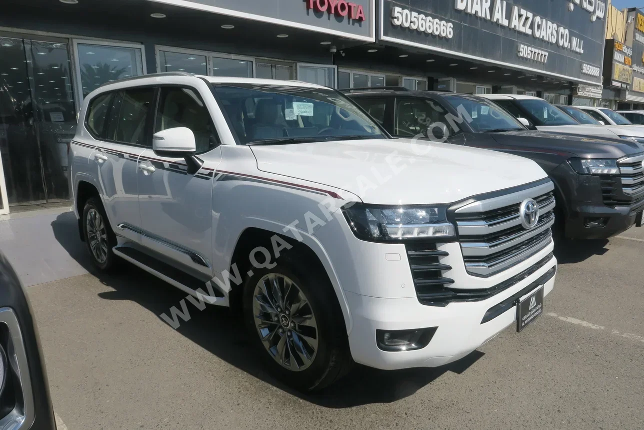 تويوتا  لاند كروزر  جي اكس ار توين توربو  2026  اوتوماتيك  0 كم  6 سلندر  دفع رباعي  اس يو في  أبيض  تحت الضمان