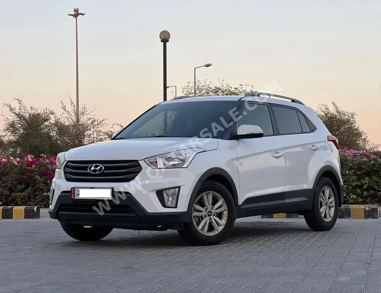 Hyundai  Creta  2018  Automatic  187,000 Km  4 Cylinder  Front Wheel Drive (FWD)  SUV  White