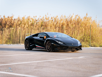 لمبرجيني  هركان  2015  اوتوماتيك  21,593 كم  10 سلندر  دفع خلفي  كوبيه \ سبورت  أسود