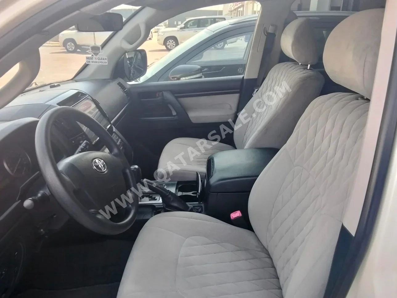 تويوتا لاند كروزر جي 2013 عادي 310,000 كم 6 سلندر دفع رباعي اس يو في أبيض