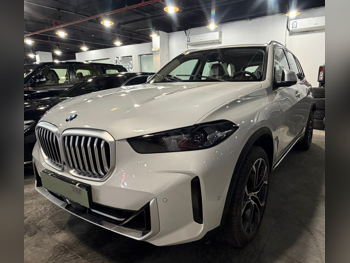 بي ام دبليو  الفئة - اكس  اكس 5  2026  اوتوماتيك  0 كم  6 سلندر  دفع رباعي  اس يو في  أبيض  تحت الضمان