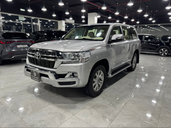 تويوتا  لاند كروزر  جي اكس ار  2021  اوتوماتيك  382,000 كم  6 سلندر  دفع رباعي  اس يو في  فضي