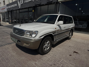 تويوتا  لاند كروزر  جي اكس ار  2001  اوتوماتيك  270,000 كم  6 سلندر  دفع رباعي  اس يو في  أبيض