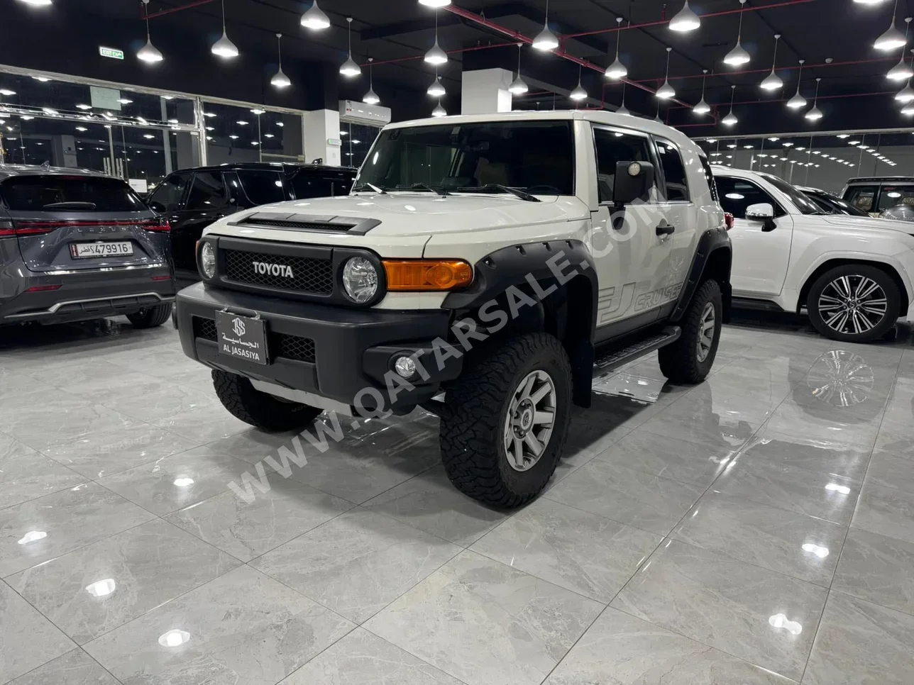 تويوتا إف جي كروزر 2022 اوتوماتيك 35,000 كم 6 سلندر دفع رباعي اس يو في أبيض