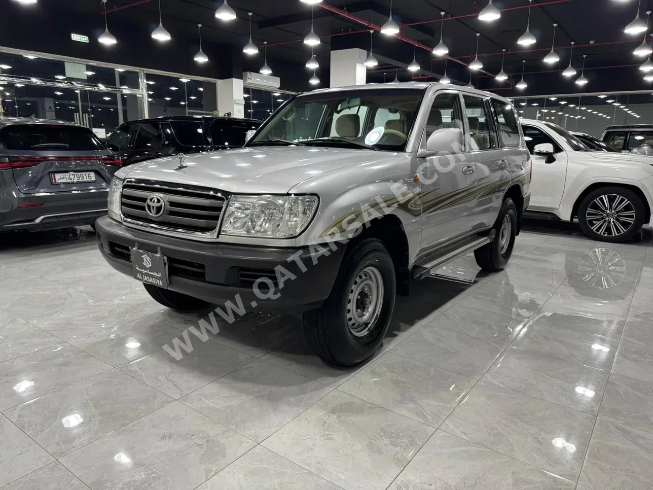 تويوتا لاند كروزر جي اكس 2006 عادي 540,000 كم 6 سلندر دفع رباعي اس يو في فضي