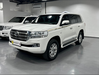 Toyota  Land Cruiser  VXR  2021  Automatic  79,526 Km  8 Cylinder  Four Wheel Drive (4WD)  SUV  White