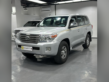 Toyota  Land Cruiser  VXR  2015  Automatic  345,000 Km  8 Cylinder  Four Wheel Drive (4WD)  SUV  Silver