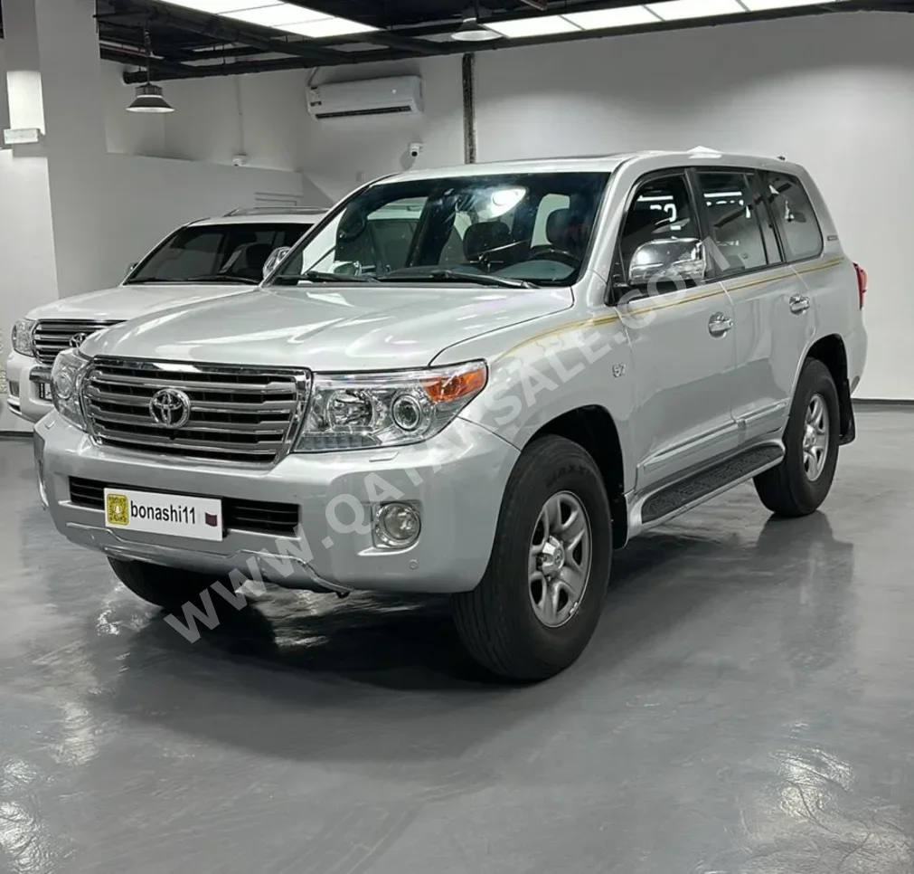 Toyota Land Cruiser VXR 2015 Automatic 345,000 Km 8 Cylinder Four Wheel Drive (4WD) SUV Silver
