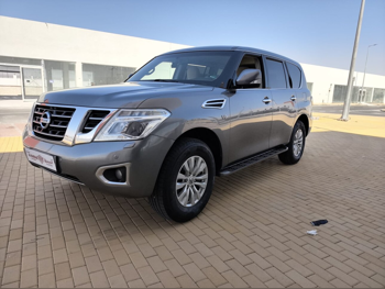 نيسان  باترول  اس اي  2016  اوتوماتيك  300,000 كم  8 سلندر  دفع رباعي  اس يو في  رمادي