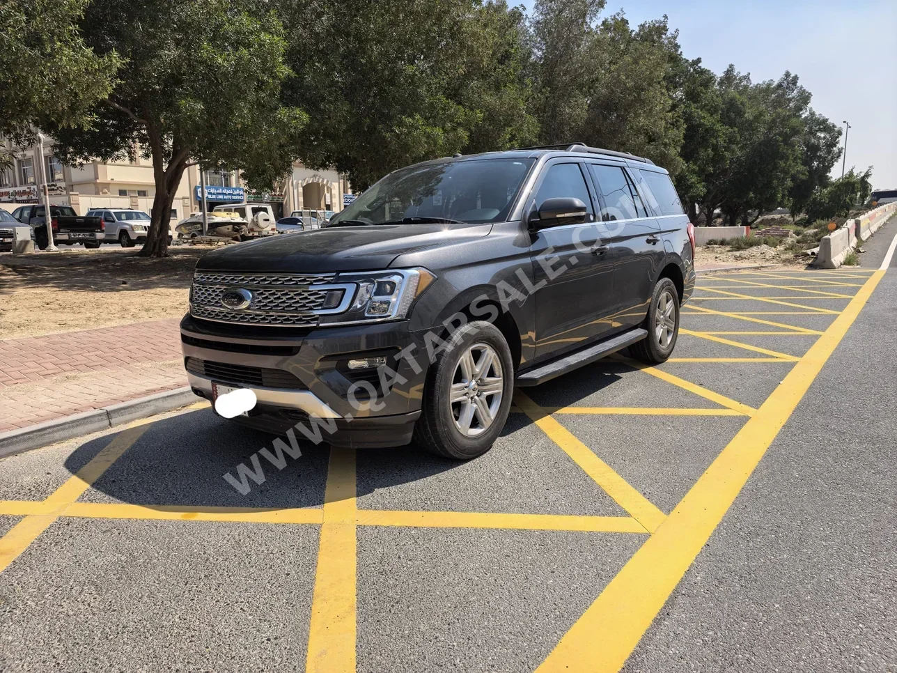 فورد اكسبيديشن اكس ال تي 2018 اوتوماتيك 115,000 كم 8 سلندر دفع رباعي اس يو في رمادي