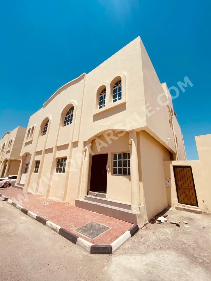 Compound  - Not Furnished  - Umm Salal  - Umm Salal Ali  - 5 Bedrooms