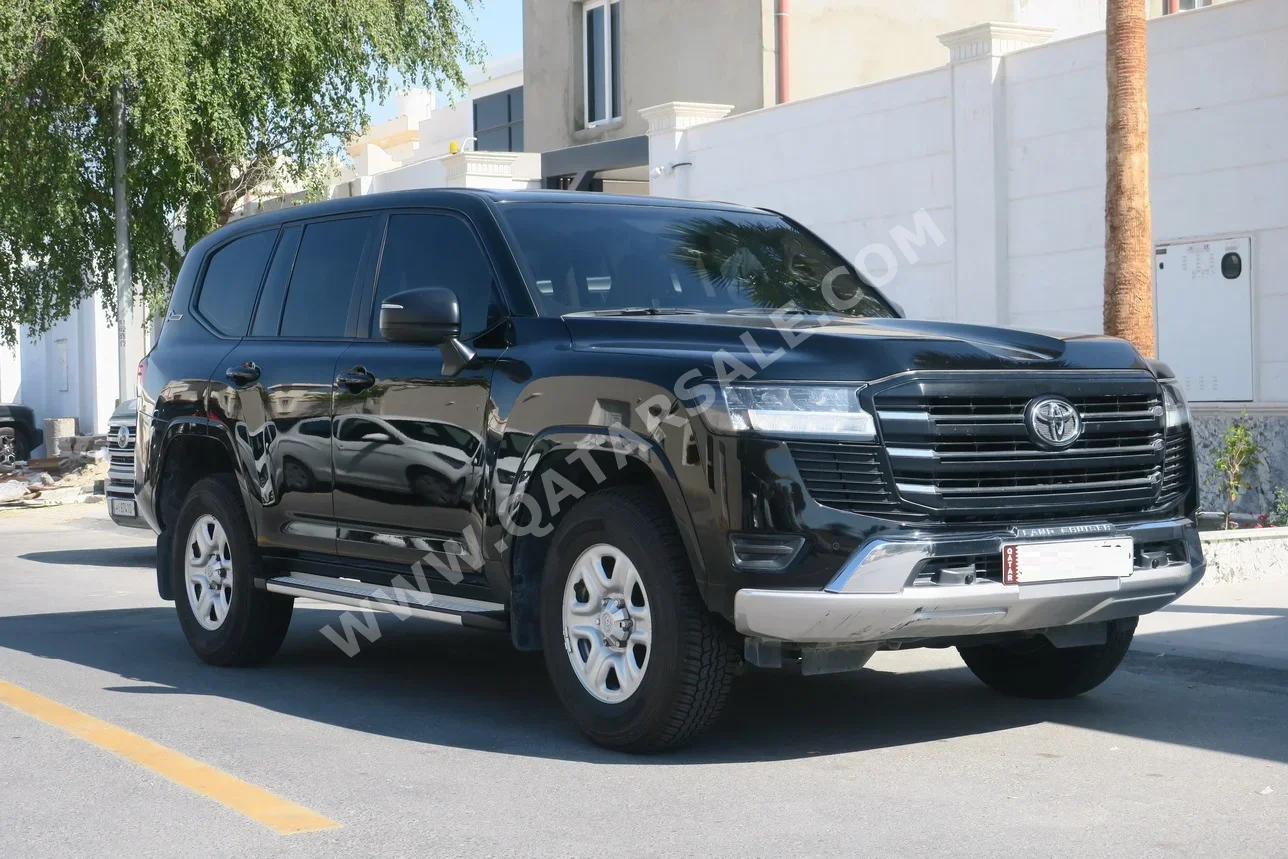 تويوتا  لاند كروزر  جي اكس  2022  اوتوماتيك  61,000 كم  6 سلندر  دفع رباعي  اس يو في  أسود