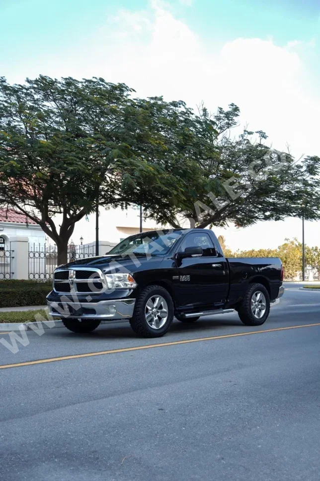 دودج  رام  1500  2015  اوتوماتيك  105,000 كم  8 سلندر  دفع خلفي  بيكب  أسود