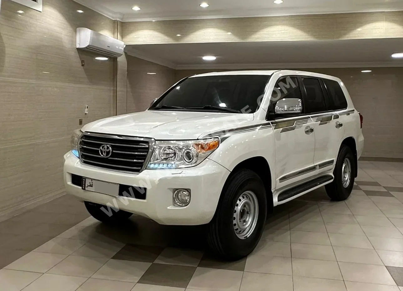 تويوتا لاند كروزر جي اكس ار 2012 اوتوماتيك 410,000 كم 8 سلندر دفع رباعي اس يو في أبيض