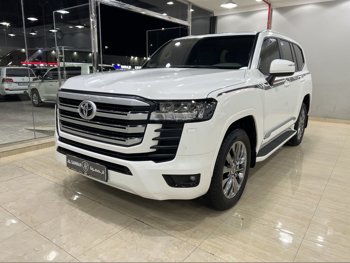 Toyota  Land Cruiser  GXR  2025  Automatic  600 Km  6 Cylinder  Four Wheel Drive (4WD)  SUV  White  With Warranty