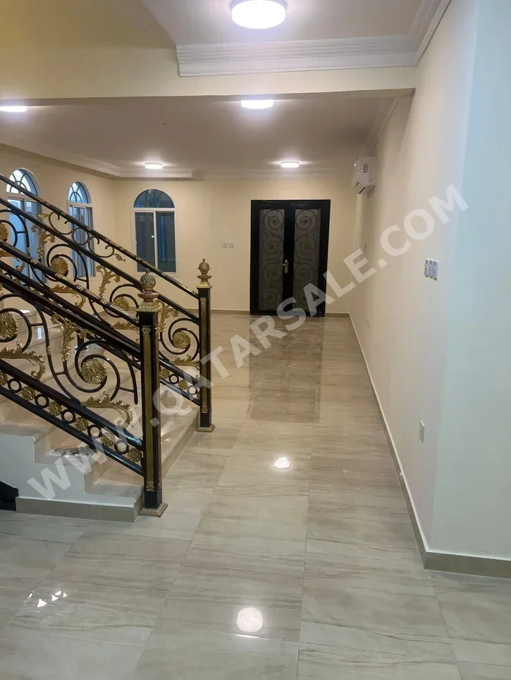 سكن عائلي  - غير مفروشة  - الريان  - مريخ  - 7 غرف نوم