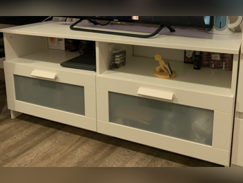 طاولة تلفاز  - ايكيا  - أبيض