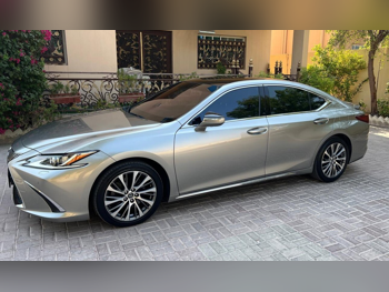 لكزس  إيه أس  350  2020  اوتوماتيك  38,000 كم  6 سلندر  دفع خلفي  سيدان  سونيك تايتينيم