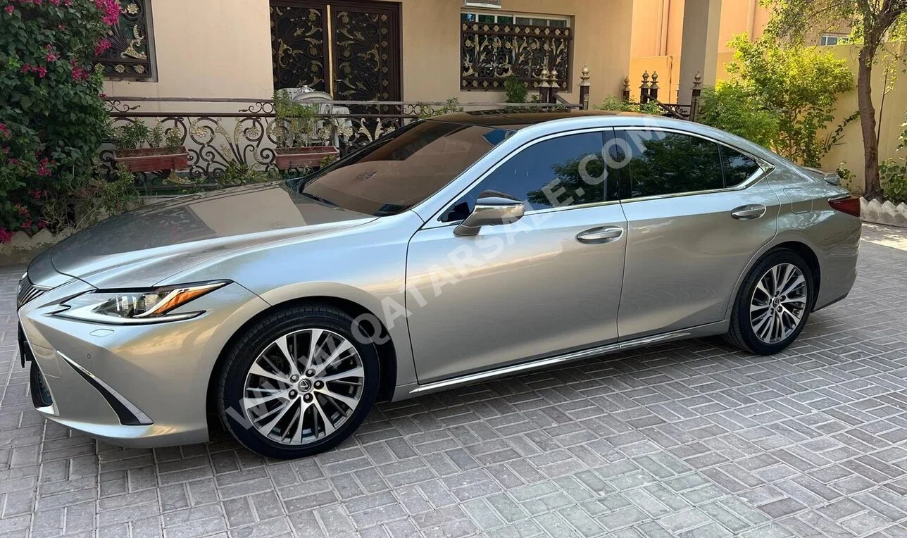 لكزس  إيه أس  350  2020  اوتوماتيك  38,000 كم  6 سلندر  دفع خلفي  سيدان  سونيك تايتينيم