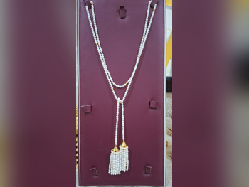 الذهب قلادة  البحرين  نسائي  حسب القطعة ( ديزاينرز)  5.5 غرام  طبيعة  ذهب أصفر  عيار 21