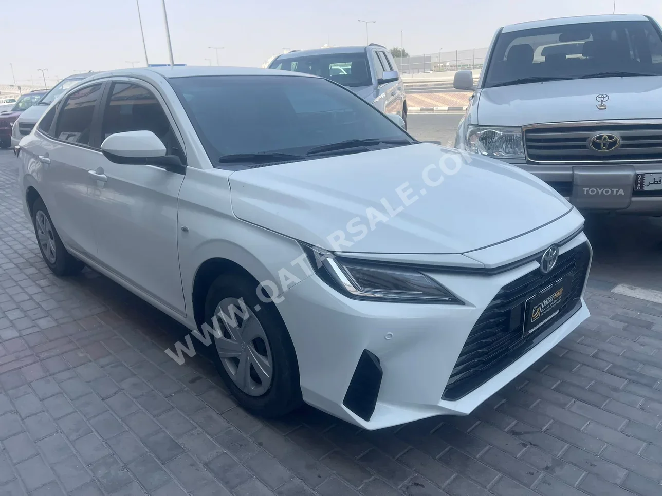 تويوتا ياريس 2024 اوتوماتيك 35,000 كم 4 سلندر سحب امامي سيدان أبيض