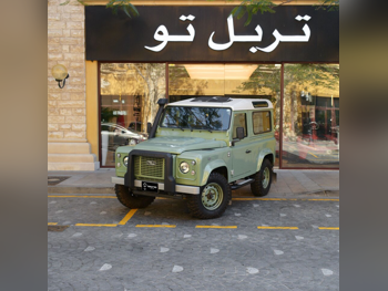 Land Rover  Defender  2016  Manual  17,000 Km  6 Cylinder  Four Wheel Drive (4WD)  SUV  Green