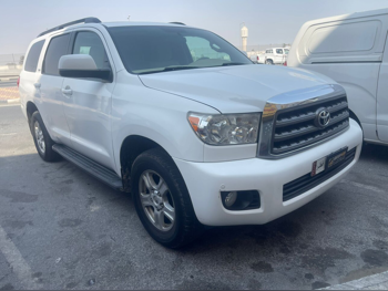 تويوتا  سكويا  2014  اوتوماتيك  322,000 كم  8 سلندر  دفع رباعي  اس يو في  أبيض