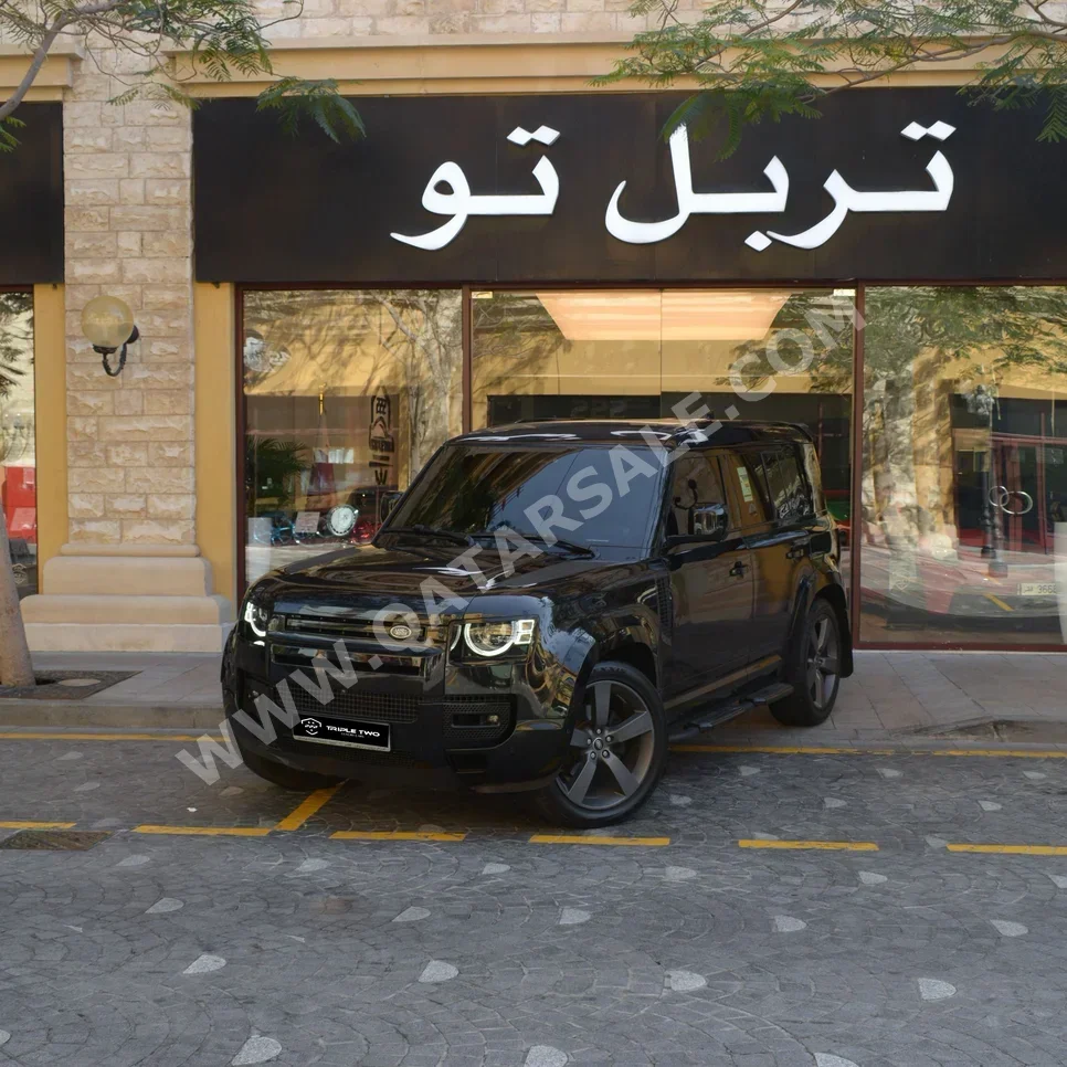 لاند روفر ديفيندر 110 اس اي 2023 اوتوماتيك 86,400 كم 4 سلندر دفع رباعي اس يو في أسود تحت الضمان