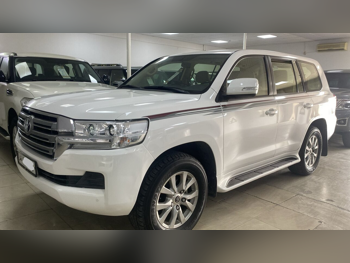 تويوتا  لاند كروزر  جي اكس ار  2021  اوتوماتيك  229,000 كم  6 سلندر  دفع رباعي  اس يو في  أبيض