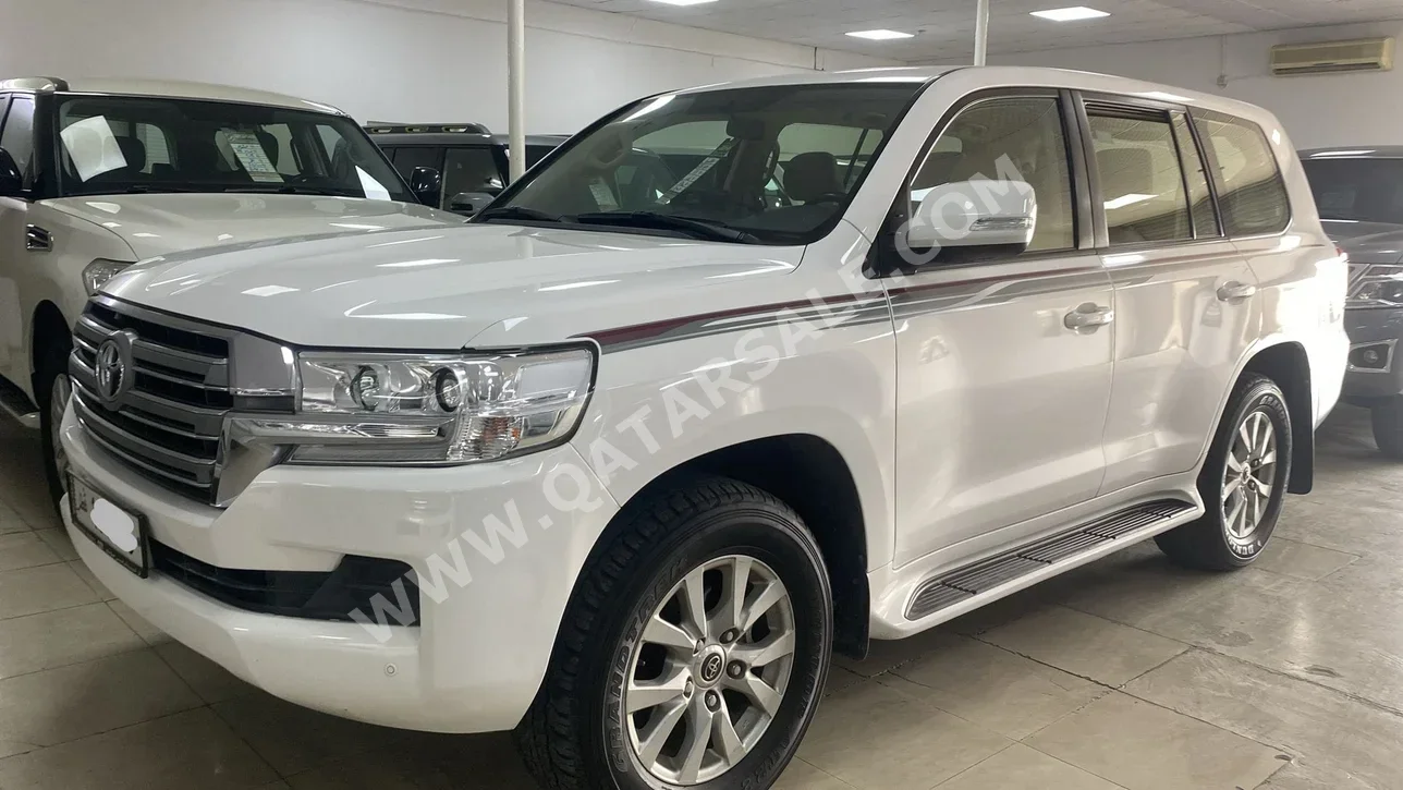 تويوتا لاند كروزر جي اكس ار 2021 اوتوماتيك 229,000 كم 6 سلندر دفع رباعي اس يو في أبيض